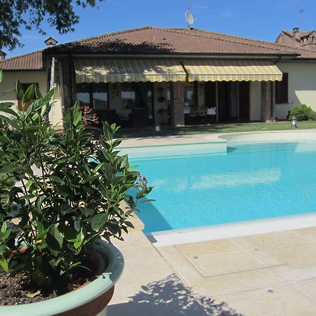 Marinella B&B Cornale Bagian luar foto