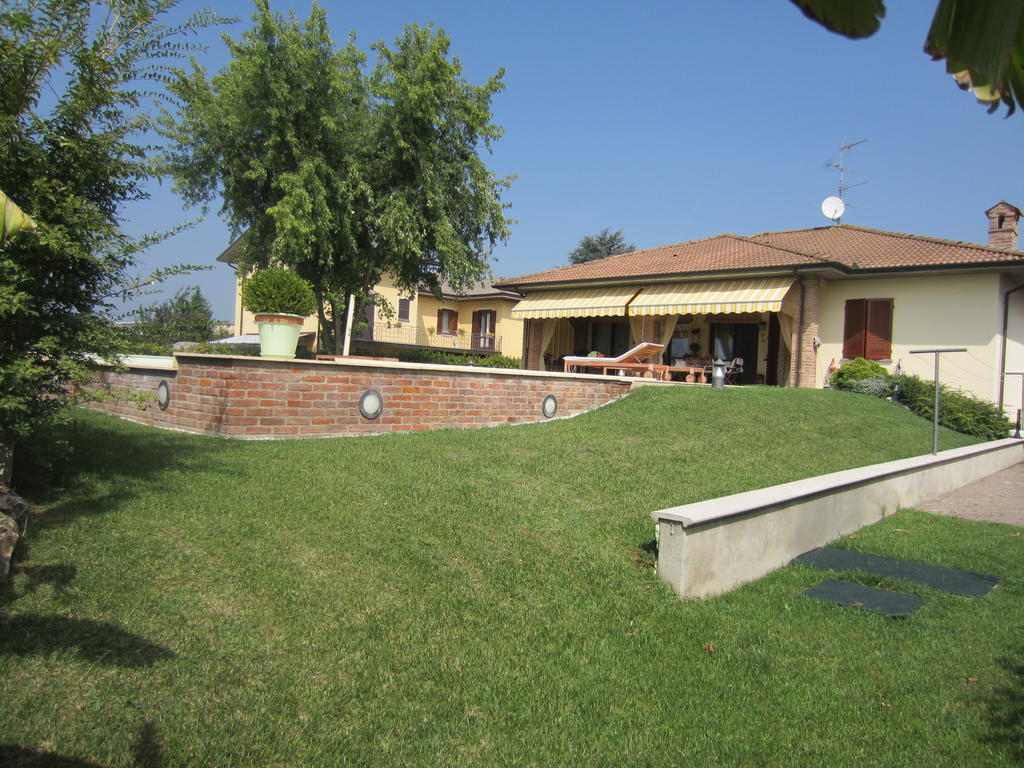 Marinella B&B Cornale Bagian luar foto