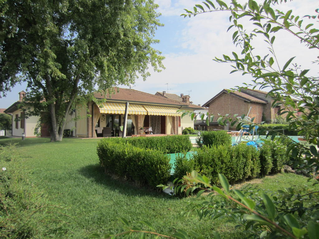 Marinella B&B Cornale Bagian luar foto