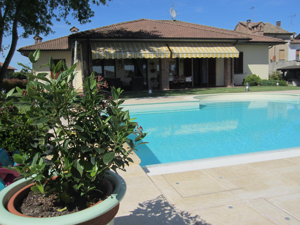 Marinella B&B Cornale Bagian luar foto