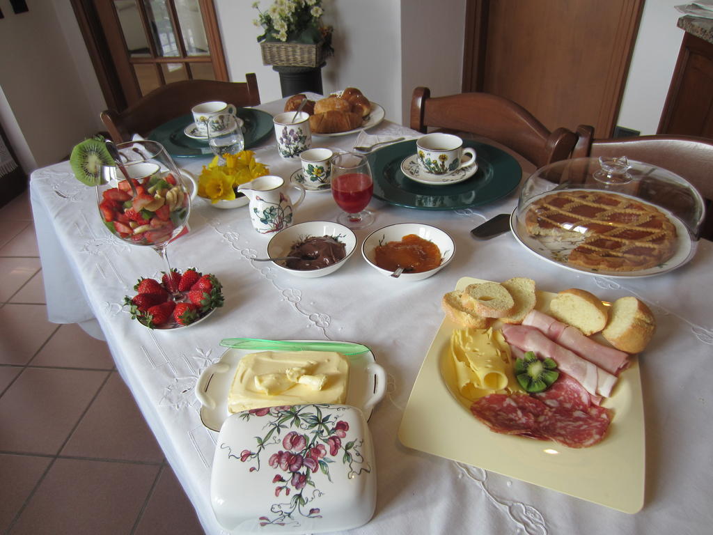 Marinella B&B Cornale Bagian luar foto