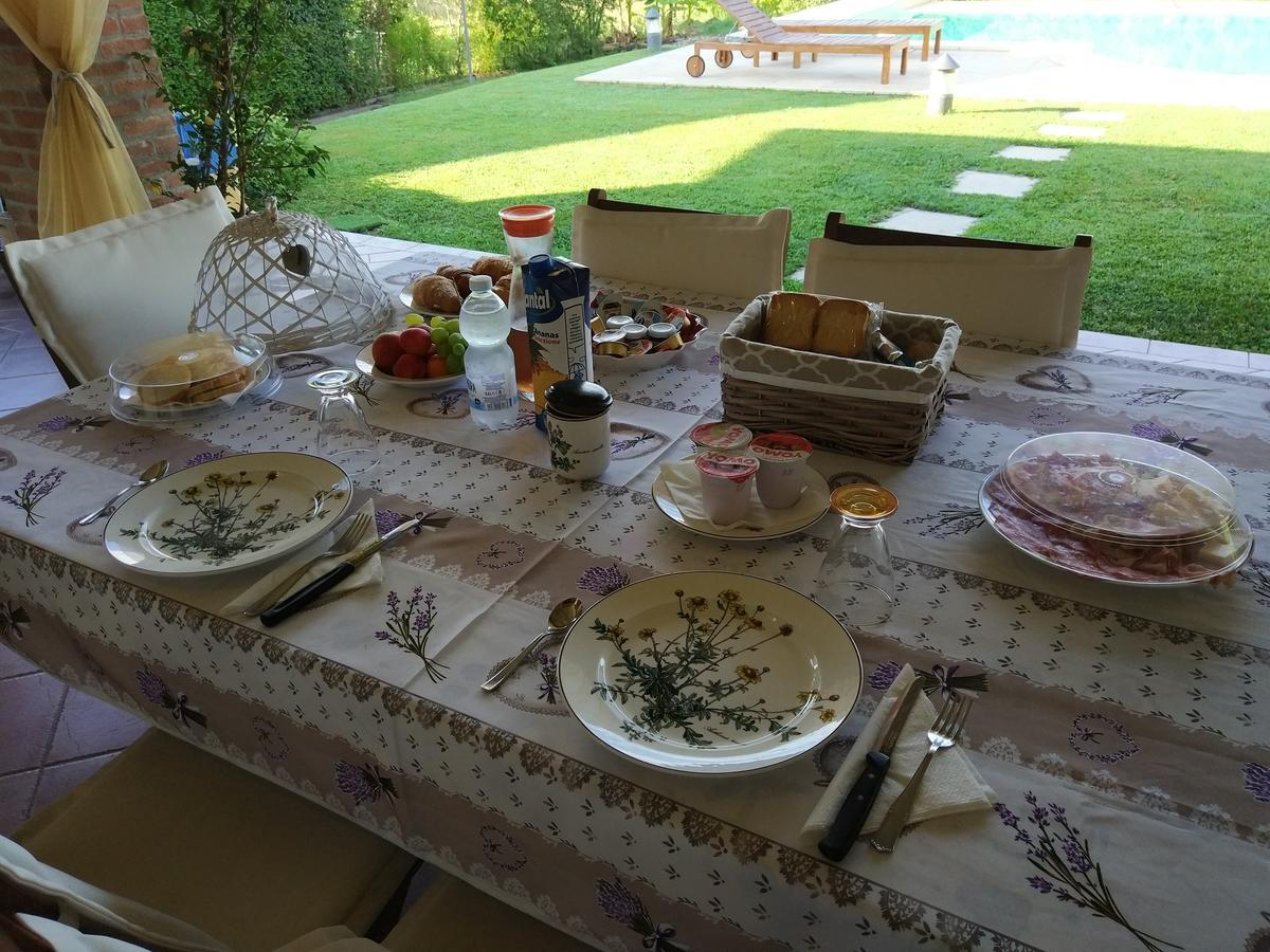 Marinella B&B Cornale Bagian luar foto